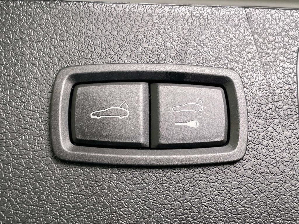 Certified 2026 Porsche Macan AWD/4WD image 21