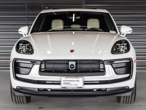 Certified 2026 Porsche Macan AWD/4WD image 8