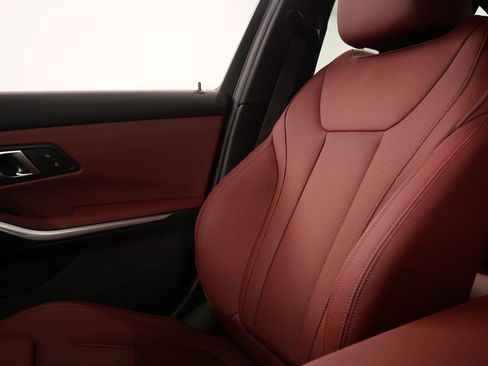 Used 2025 BMW 330i Sedan w/ Premium Package image 26