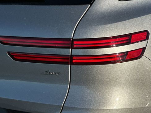 Used 2023 Genesis GV70 2.5T w/ Sport Prestige Package image 28