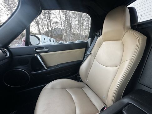 Used 2010 MAZDA MX-5 Miata Grand Touring w/ Premium Pkg image 14