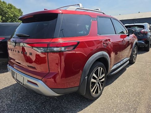 Used 2023 Nissan Pathfinder Platinum w/ Black Appearance Package FWD image 2