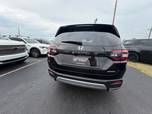 Used 2023 Honda Pilot Touring image 4