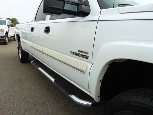 Used 2005 Chevrolet Silverado 2500 LS w/ Heavy-Duty Power Package RWD image 70