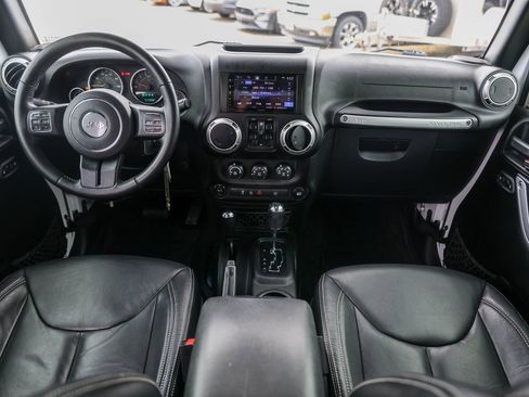 Used 2016 Jeep Wrangler Unlimited Sahara w/ Connectivity Group image 22