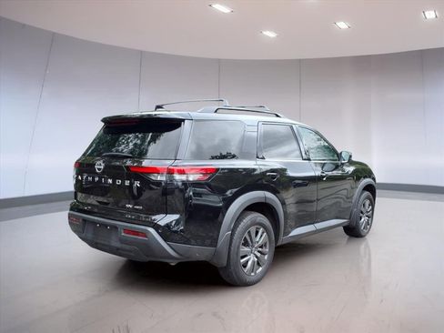Used 2024 Nissan Pathfinder SV image 4
