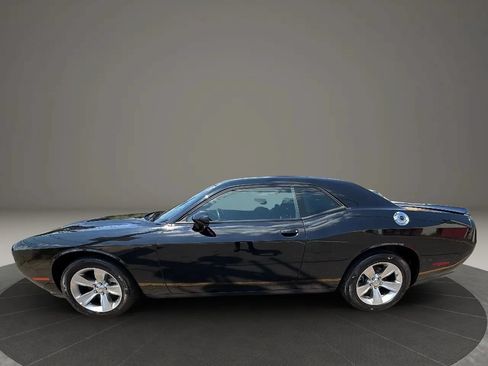 Used 2022 Dodge Challenger SXT RWD image 8