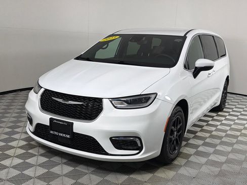 Used 2023 Chrysler Pacifica Touring FWD image 10