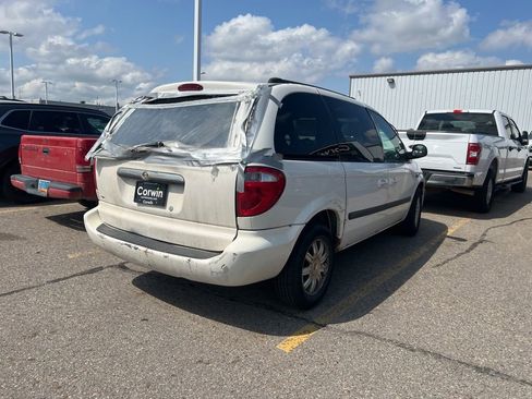 Used 2006 Chrysler Town & Country w/ Popular Equipment Group I image 14