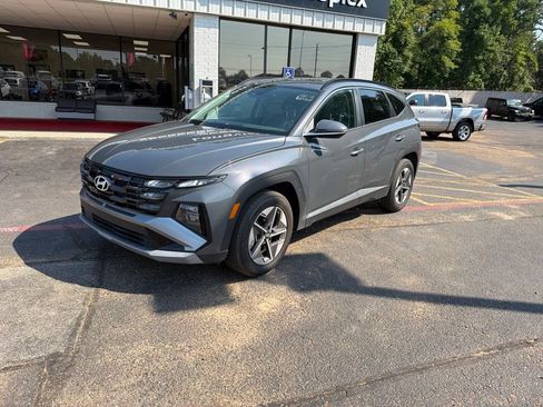 Used 2025 Hyundai Tucson SEL FWD image 1