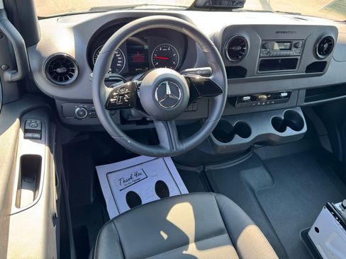 Used 2025 Mercedes-Benz Sprinter 2500 image 18