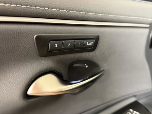 Used 2025 Lexus ES 350 w/ Technology Package FWD image 17