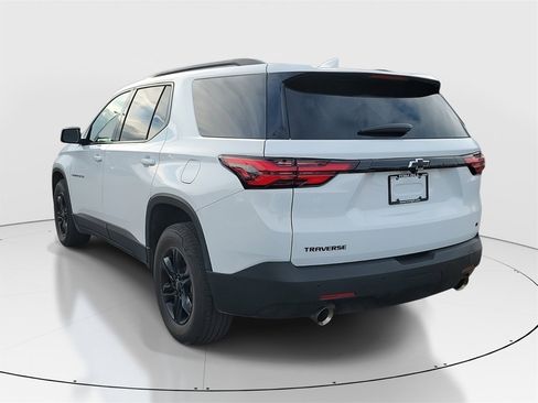 Used 2023 Chevrolet Traverse LT image 3
