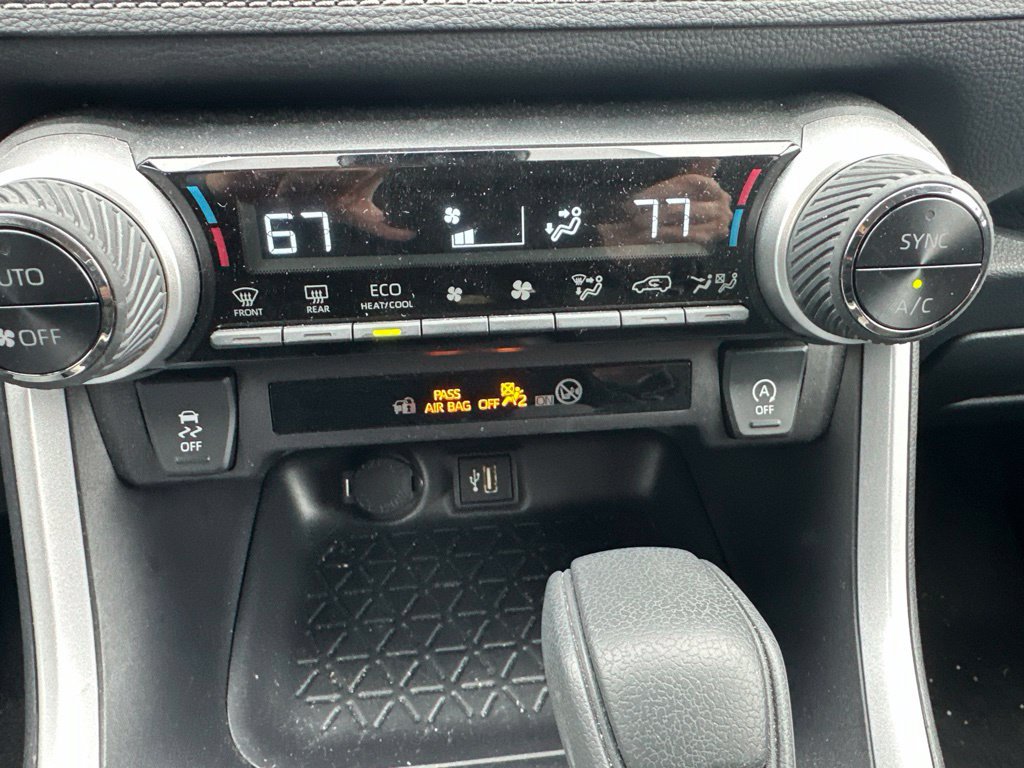 Used 2025 Toyota RAV4 XLE AWD/4WD image 46