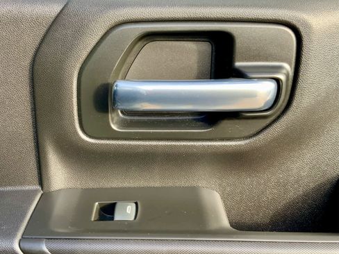 Used 2020 Chevrolet Silverado 2500 Custom w/ Custom Value Package image 47