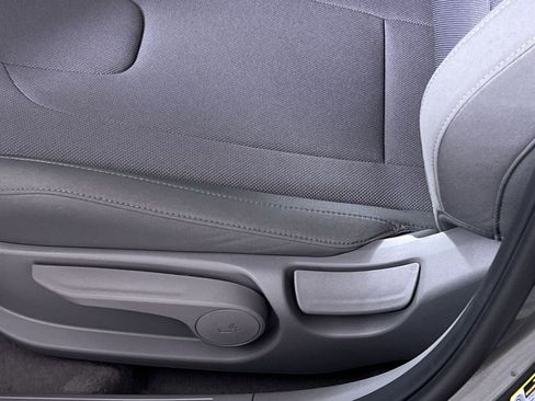 Used 2025 Hyundai Elantra SE image 14