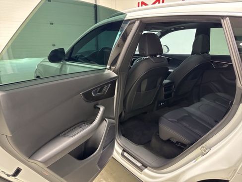 Used 2019 Audi Q8 Prestige w/ Adaptive Chassis Package image 19