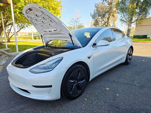 Used 2020 Tesla Model 3 Standard Range Plus image 9