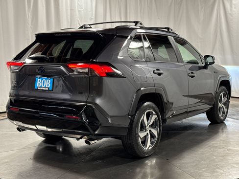 Used 2021 Toyota RAV4 SE w/ Weather & Moonroof Package AWD/4WD image 19