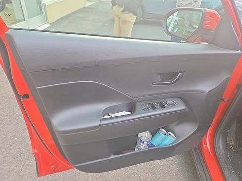 Used 2025 Hyundai Kona SE image 7