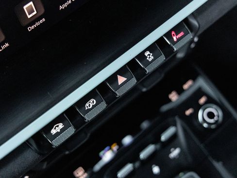 Certified 2024 Porsche 911 Dakar image 26