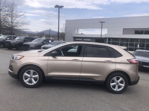 Used 2020 Ford Edge SE image 3