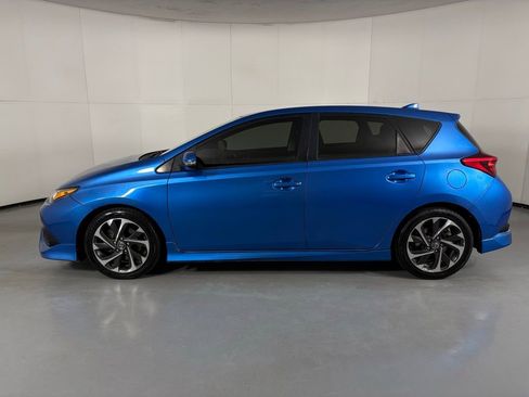 Used 2018 Toyota Corolla iM w/ Carpet Mat Package (TMS) FWD image 7