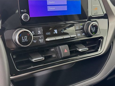 Used 2023 Toyota Highlander LE FWD image 18