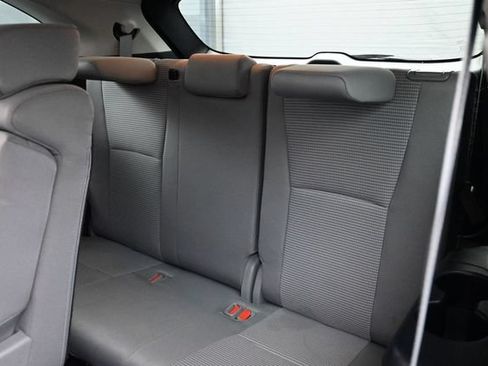 Used 2023 Toyota Highlander LE FWD image 9