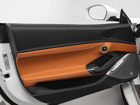 Certified 2022 Ferrari Portofino M RWD image 32