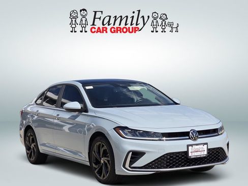Used 2025 Volkswagen Jetta SE w/ Sunroof Package FWD image 2