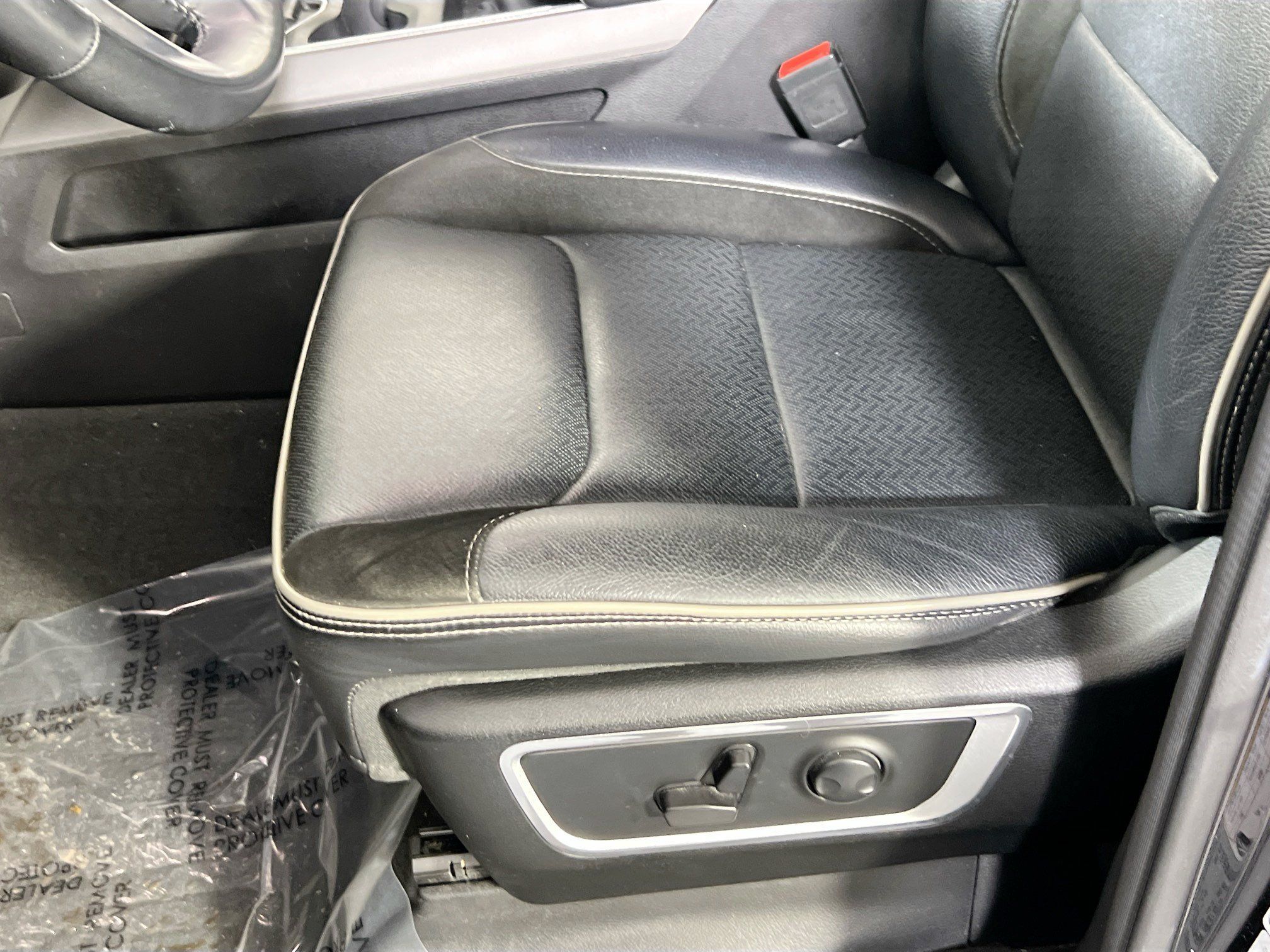 Used 2023 RAM 1500 Laramie AWD/4WD image 19