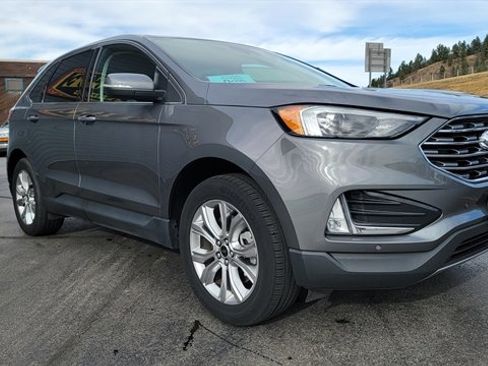 Used 2024 Ford Edge Titanium image 3