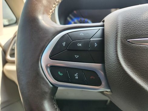 Used 2020 Chrysler Pacifica Touring w/ Cold Weather Group image 21