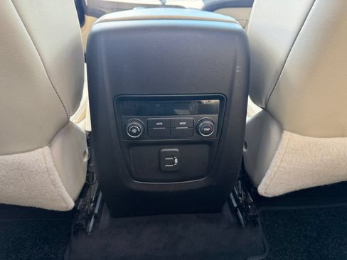 Used 2019 Buick Enclave Essence AWD/4WD image 36