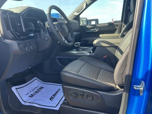Used 2025 Chevrolet Silverado 1500 ZR2 w/ Technology Package image 10