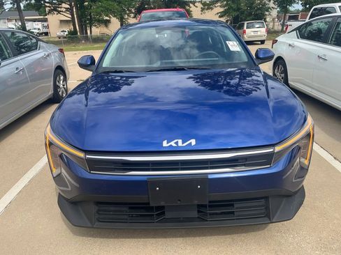 Used 2025 Kia K4 FWD image 2