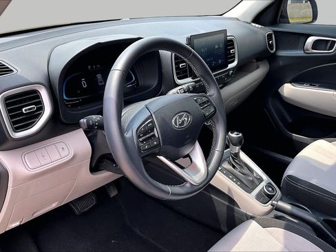 Used 2023 Hyundai Venue SEL FWD image 18