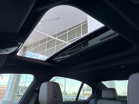 Used 2025 BMW i5 eDrive40i w/ M Sport Package RWD image 11