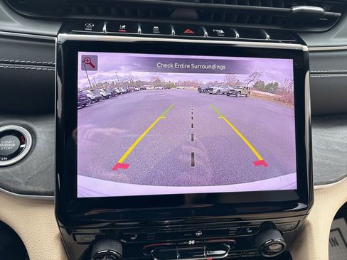 Used 2023 Jeep Grand Cherokee Limited image 15