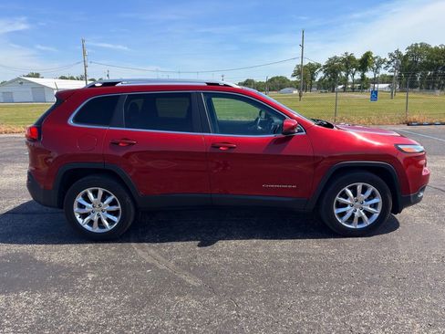 Used 2016 Jeep Cherokee Limited AWD/4WD image 5