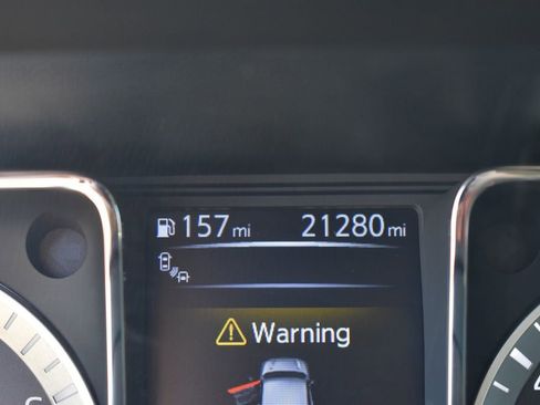 Used 2018 Nissan Titan SV w/ SV Convenience Package image 31