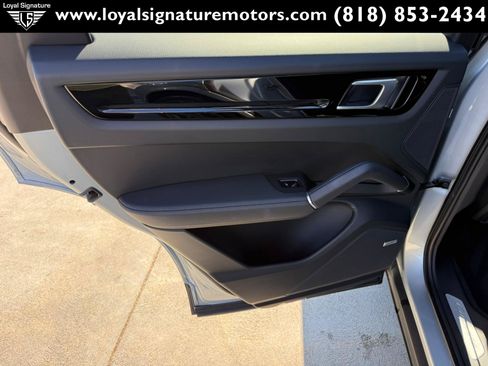 Used 2021 Porsche Cayenne AWD/4WD image 15