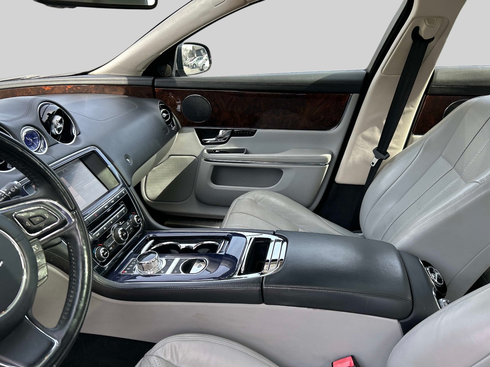 Used 2012 Jaguar XJ RWD image 23