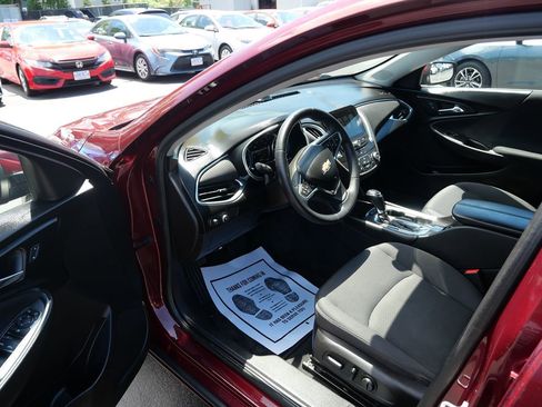 Used 2016 Chevrolet Malibu LT w/ Driver Confidence Package FWD image 9