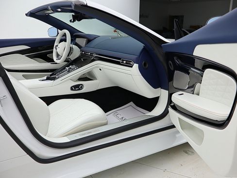 Used 2026 Aston Martin DB12 Convertible RWD image 49