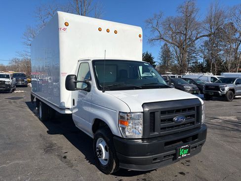 Used 2024 Ford E-350 and Econoline 350 Super Duty w/ Power Windows & Locks Group image 6