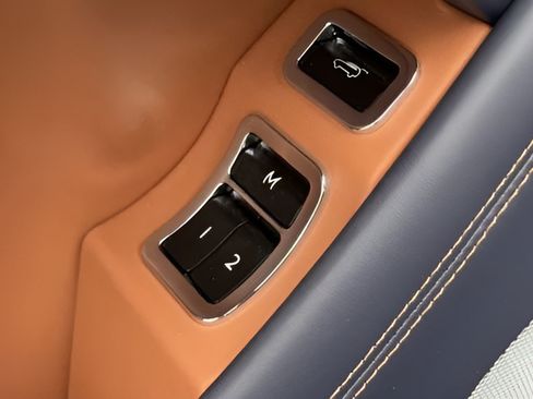 Used 2023 Bentley Bentayga AWD/4WD image 26