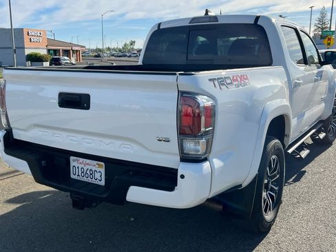 Used 2021 Toyota Tacoma TRD Sport w/ TRD Premium Sport Package image 4