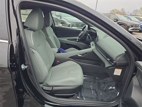 New 2025 Hyundai Elantra Limited image 25